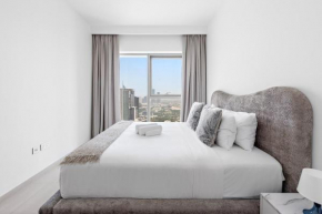 1 Br Apt with Pool Gym Close to Metro & Dubai Mall